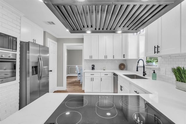 3518 Shore Shadows Drive, Crosby, TX 77532