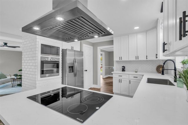 3518 Shore Shadows Drive, Crosby, TX 77532