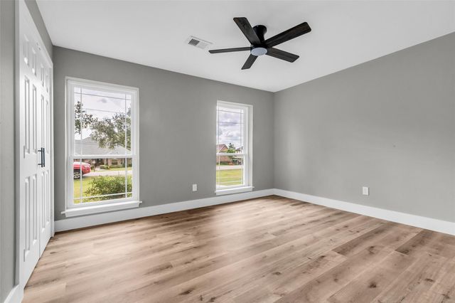 3518 Shore Shadows Drive, Crosby, TX 77532