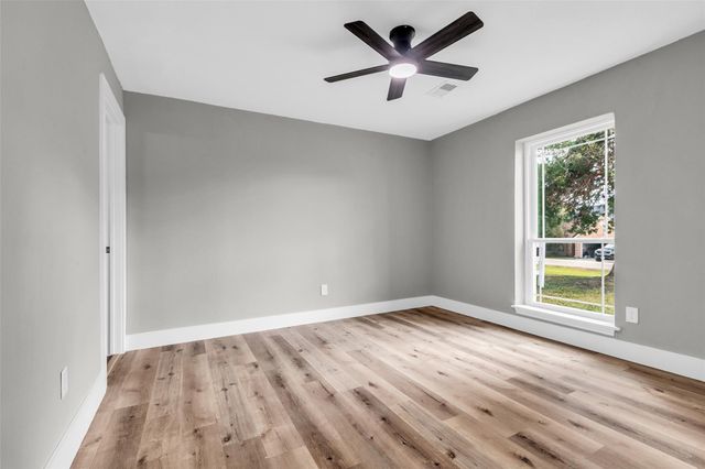 3518 Shore Shadows Drive, Crosby, TX 77532