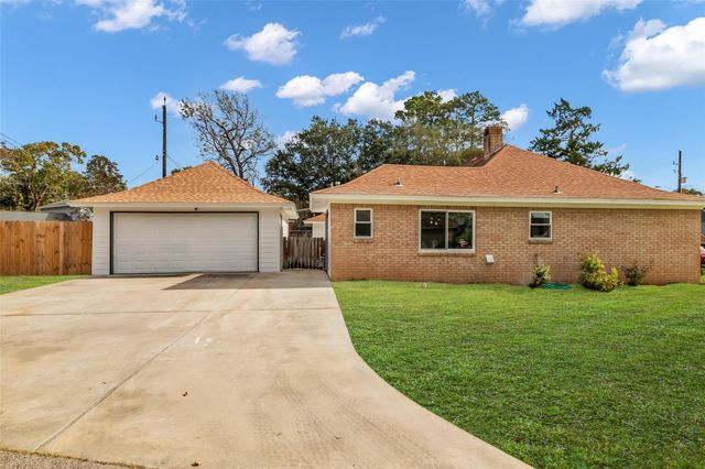 3518 Shore Shadows Drive, Crosby, TX 77532