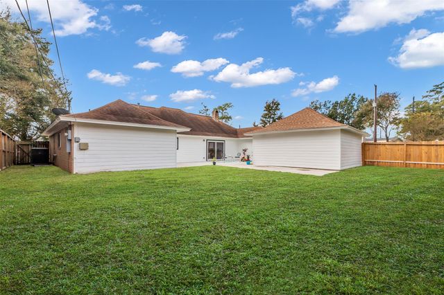 3518 Shore Shadows Drive, Crosby, TX 77532