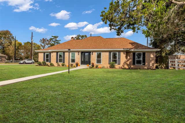 3518 Shore Shadows Drive, Crosby, TX 77532