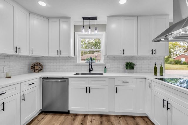 3518 Shore Shadows Drive, Crosby, TX 77532