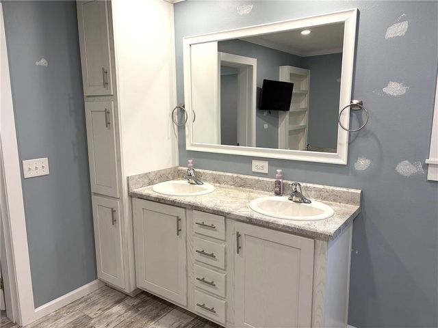 1300 Snow Road N, Semmes, AL 36575