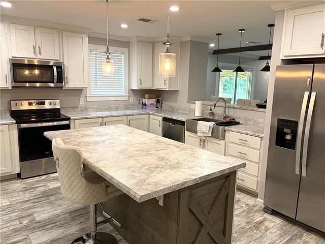 1300 Snow Road N, Semmes, AL 36575