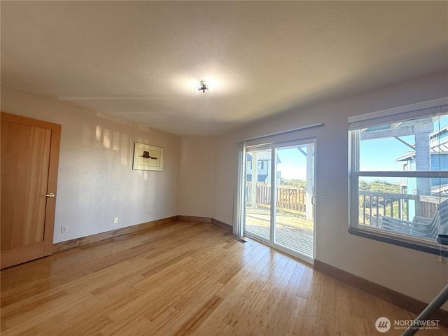 1083 Ocean Shores Boulevard SW, Ocean Shores, WA 98569
