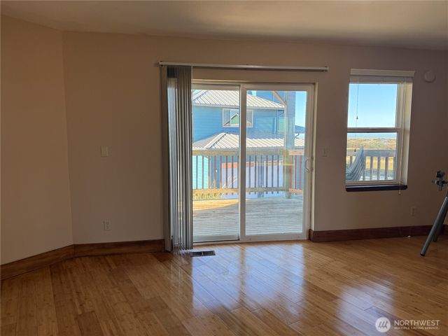 1083 Ocean Shores Boulevard SW, Ocean Shores, WA 98569