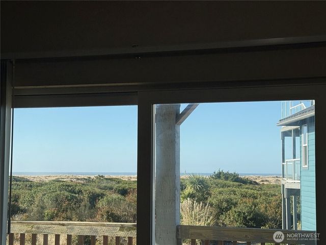 1083 Ocean Shores Boulevard SW, Ocean Shores, WA 98569