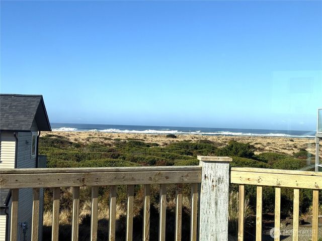 1083 Ocean Shores Boulevard SW, Ocean Shores, WA 98569