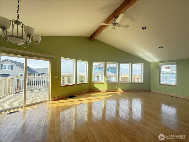 1083 Ocean Shores Boulevard SW, Ocean Shores, WA 98569