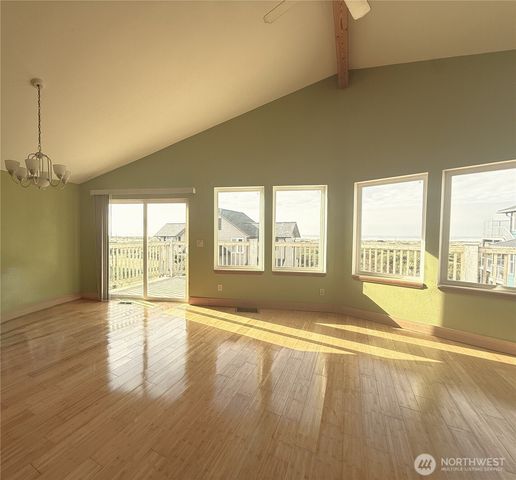 1083 Ocean Shores Boulevard SW, Ocean Shores, WA 98569