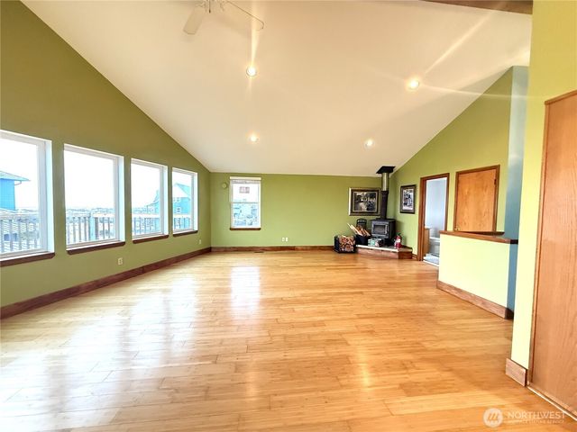 1083 Ocean Shores Boulevard SW, Ocean Shores, WA 98569