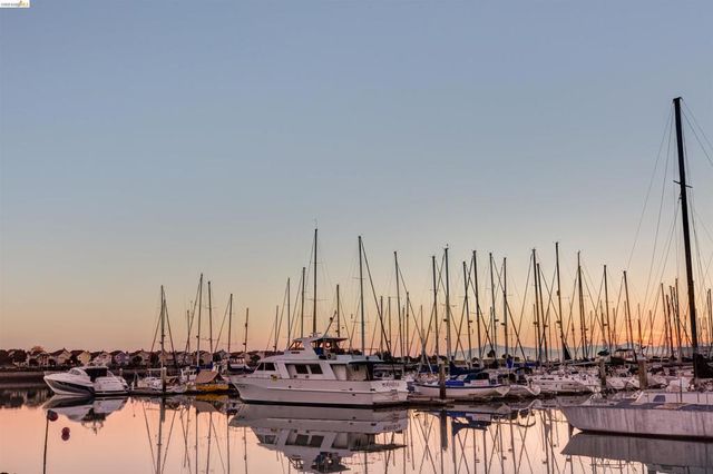 195 Bayside Ct, Richmond, CA 94804