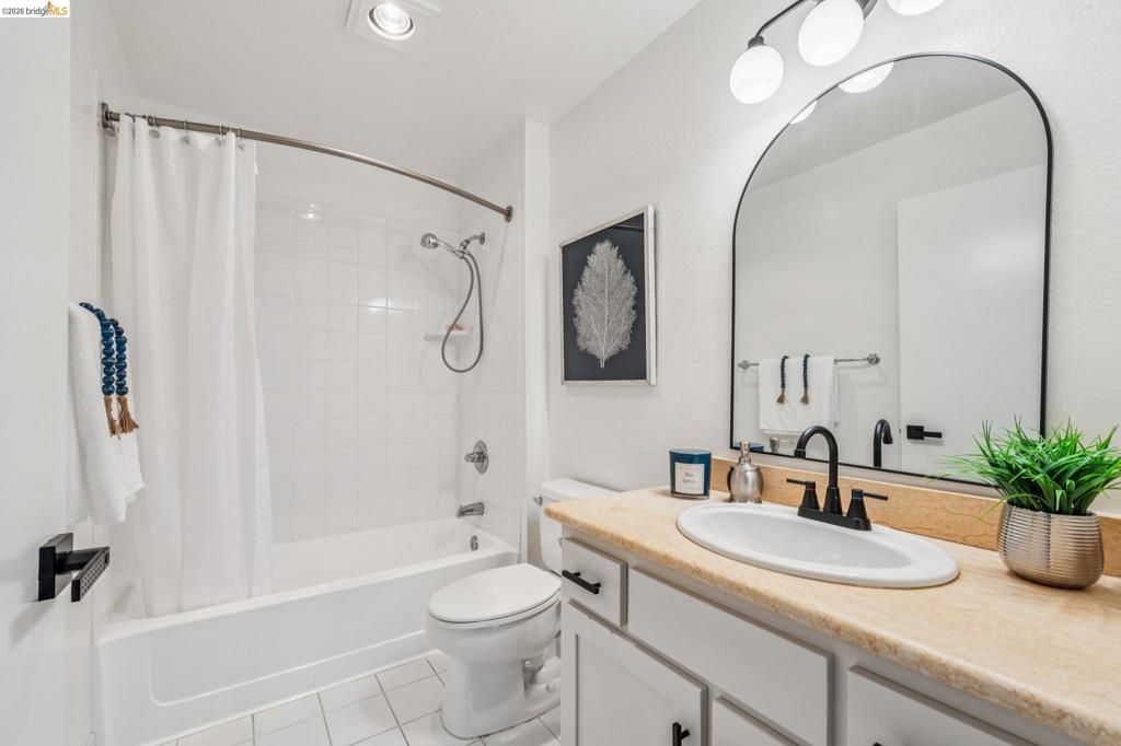 Image 17 of property listing at 195 Bayside Ct, Richmond, CA 94804