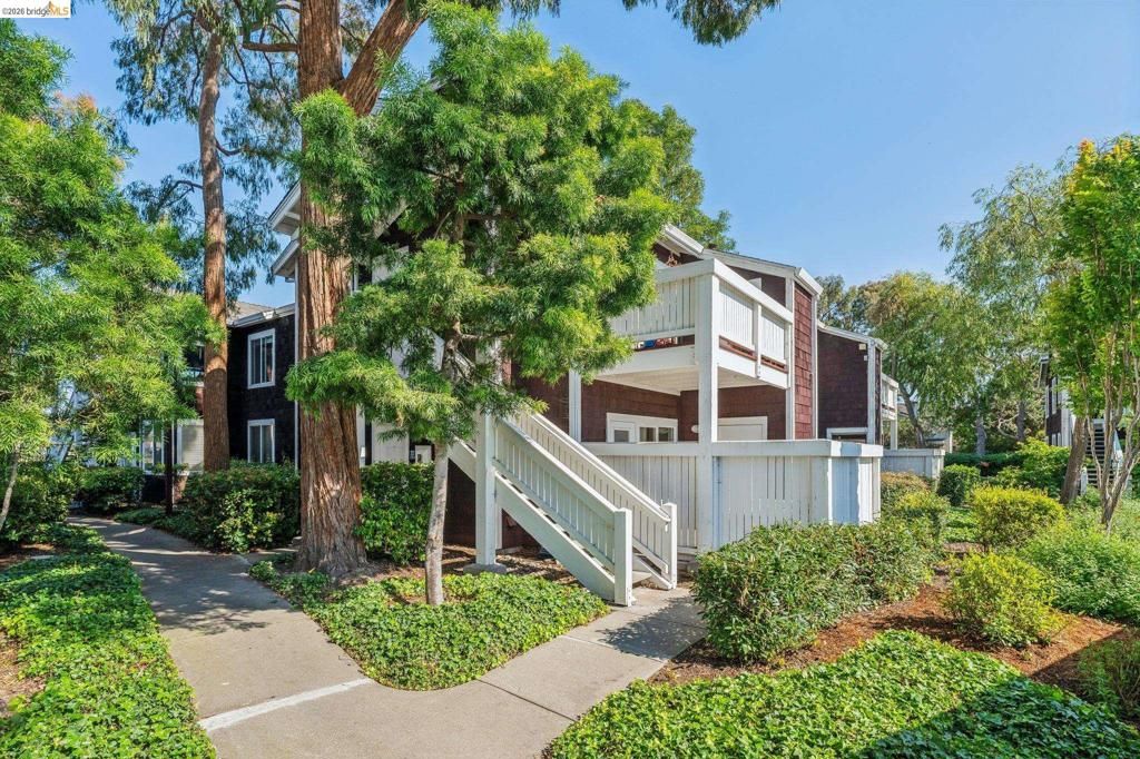 Image 2 of property listing at 195 Bayside Ct, Richmond, CA 94804