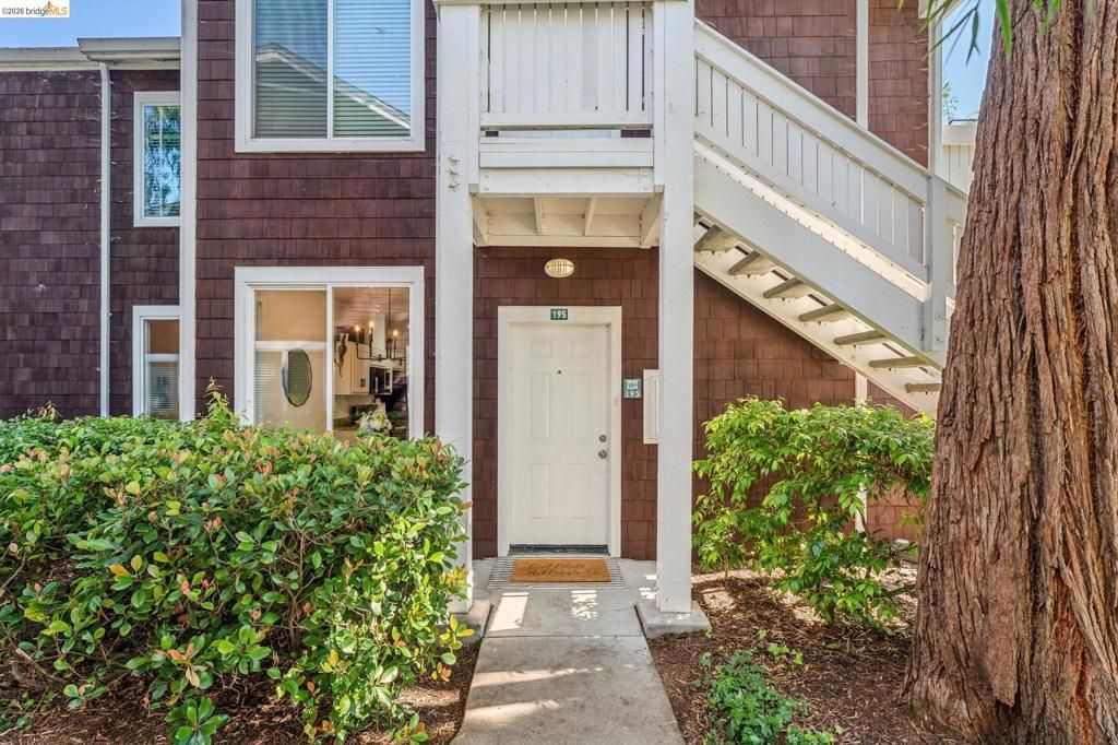 Image 3 of property listing at 195 Bayside Ct, Richmond, CA 94804