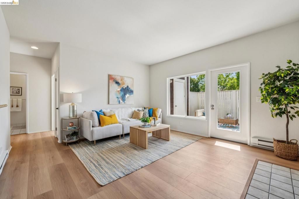 Image 4 of property listing at 195 Bayside Ct, Richmond, CA 94804