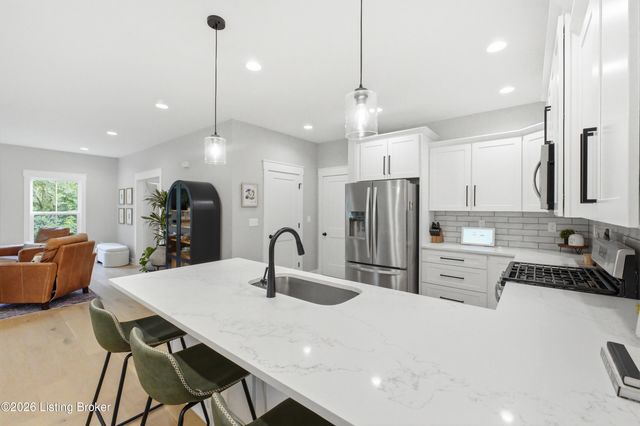 2206 Northgate Ct, La Grange, KY 40031
