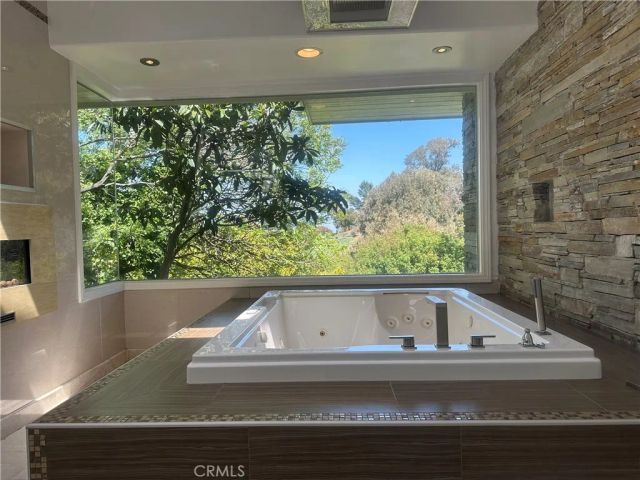 60 Crest Road East, Rolling Hills, CA 90274