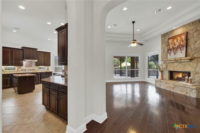 921 Santa Cruz, New Braunfels, TX 78132