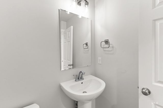461 Waverly Ave, Middleton, ID 83644
