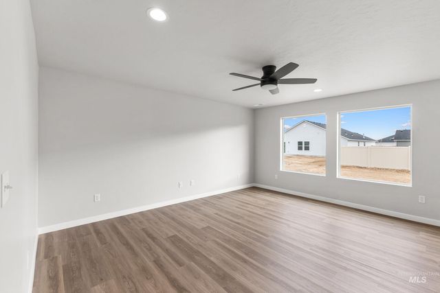461 Waverly Ave, Middleton, ID 83644
