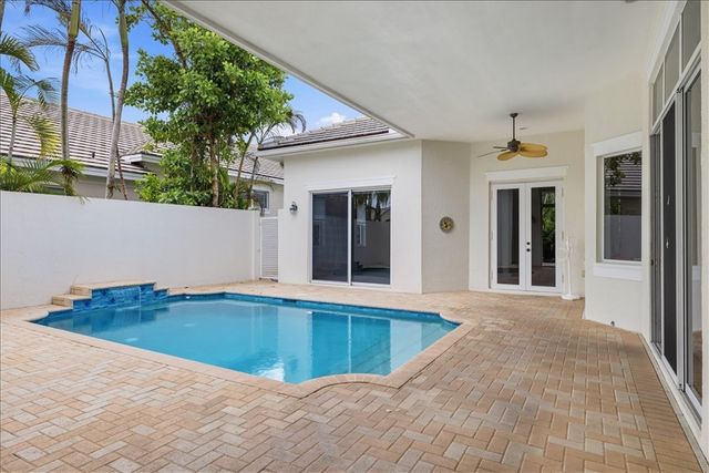 9049 Englewood Court, Vero Beach, FL 32963