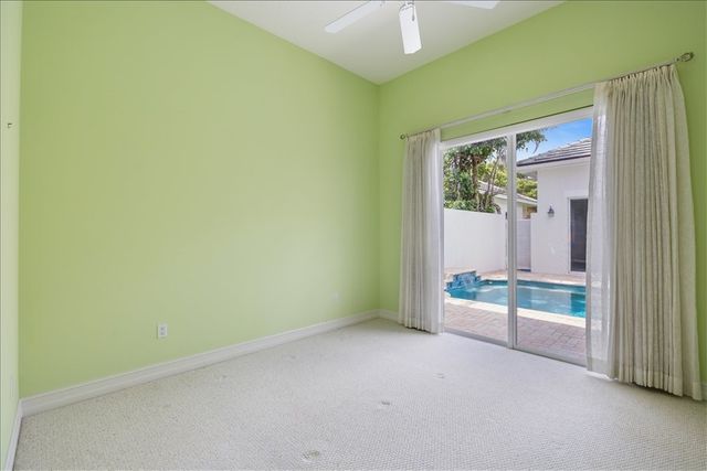 9049 Englewood Court, Vero Beach, FL 32963