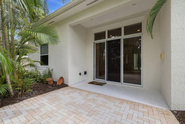 9049 Englewood Court, Vero Beach, FL 32963