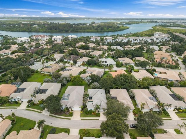 9049 Englewood Court, Vero Beach, FL 32963