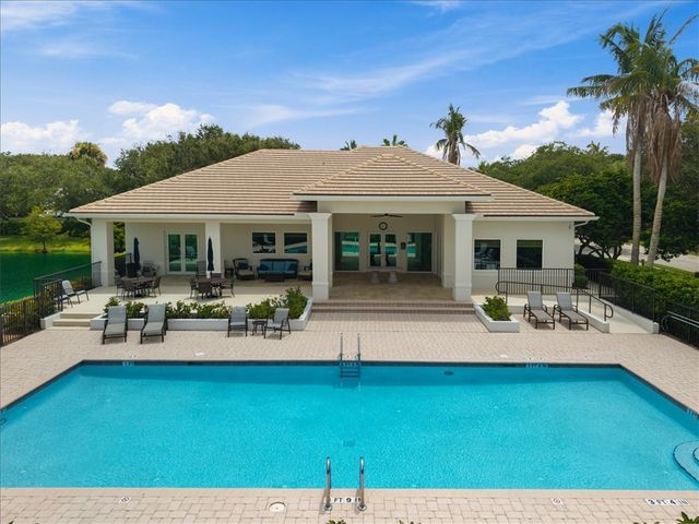 9049 Englewood Court, Vero Beach, FL 32963