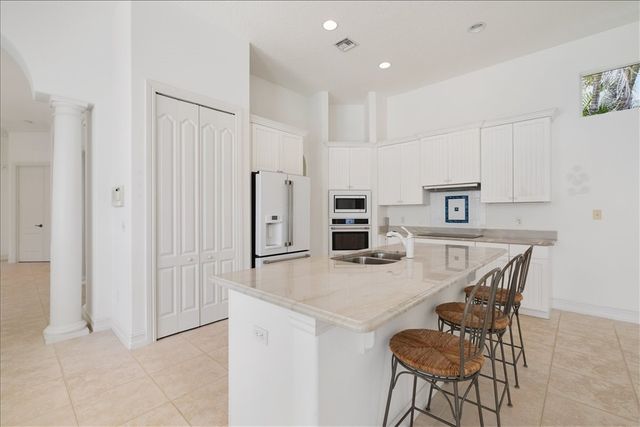 9049 Englewood Court, Vero Beach, FL 32963
