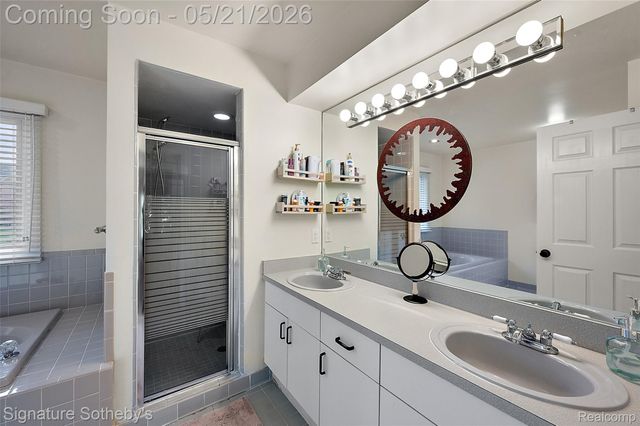 42280 Locklin Drive, Sterling Heights, MI 48314