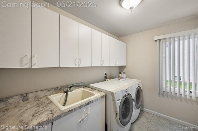 42280 Locklin Drive, Sterling Heights, MI 48314