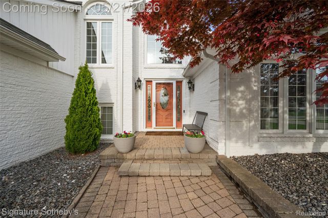42280 Locklin Drive, Sterling Heights, MI 48314