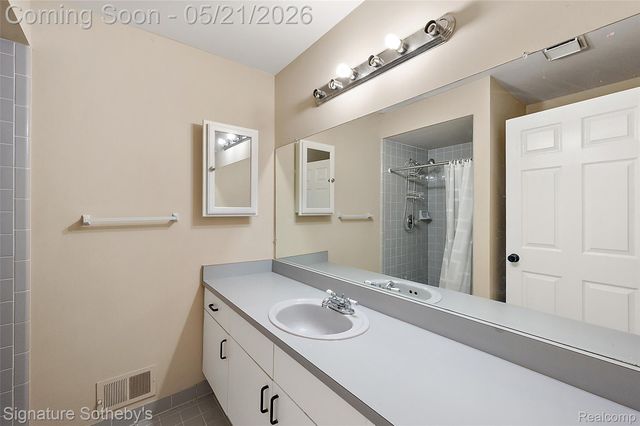 42280 Locklin Drive, Sterling Heights, MI 48314