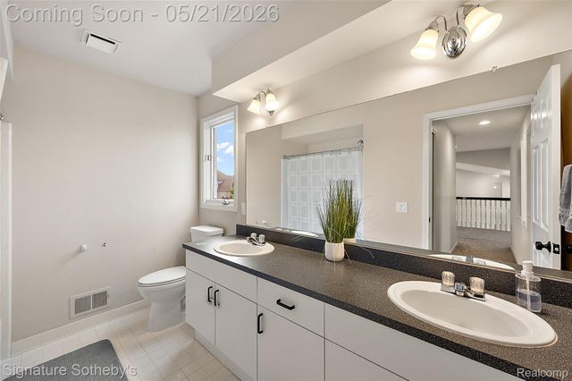 42280 Locklin Drive, Sterling Heights, MI 48314