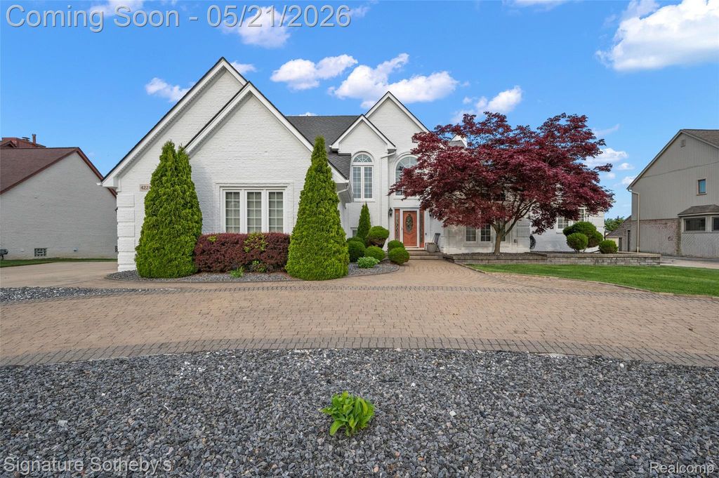 42280 Locklin Drive, Sterling Heights, MI 48314
