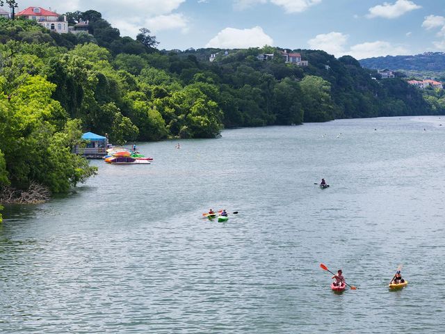 6507 Velvet Leaf LN, Buda, TX 78610