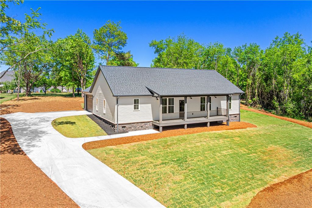 411 Calm Oak Drive, Seneca, SC 29678