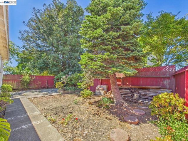1506 Elm Ave, Richmond, CA 94805