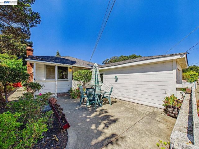 1506 Elm Ave, Richmond, CA 94805