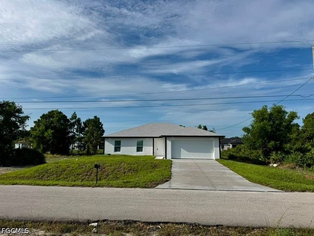 3707 32nd ST SW, Lehigh Acres, FL 33976