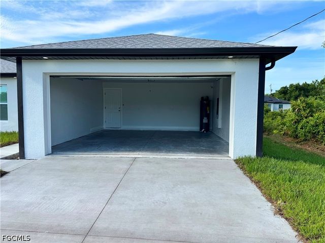 3707 32nd ST SW, Lehigh Acres, FL 33976