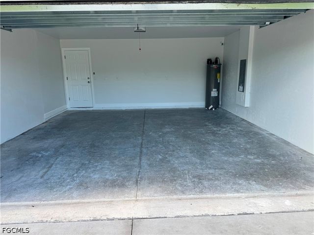 3707 32nd ST SW, Lehigh Acres, FL 33976