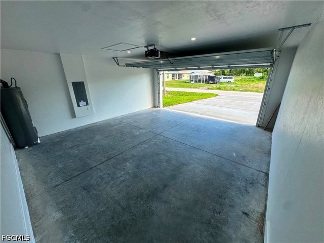 3707 32nd ST SW, Lehigh Acres, FL 33976