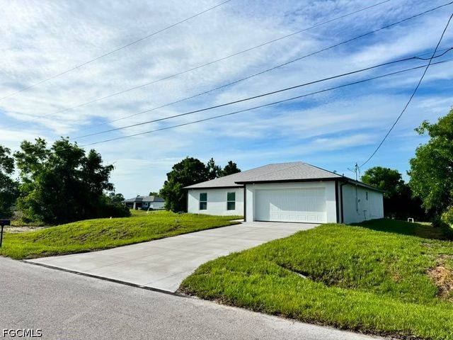 3707 32nd ST SW, Lehigh Acres, FL 33976