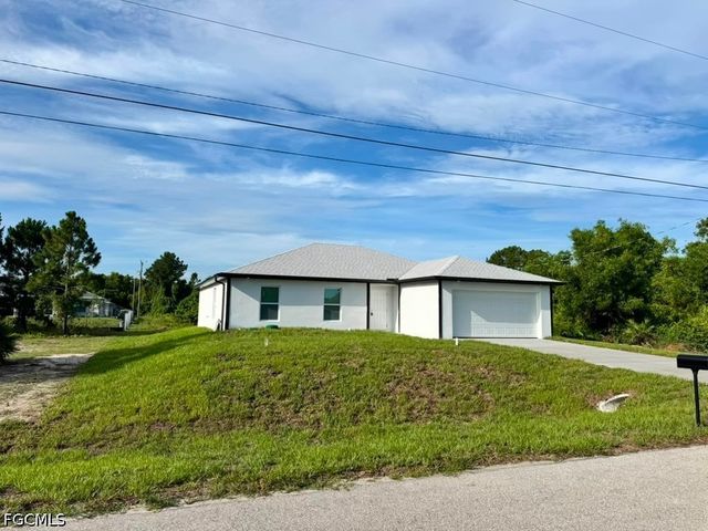 3707 32nd ST SW, Lehigh Acres, FL 33976