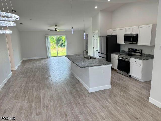 3707 32nd ST SW, Lehigh Acres, FL 33976